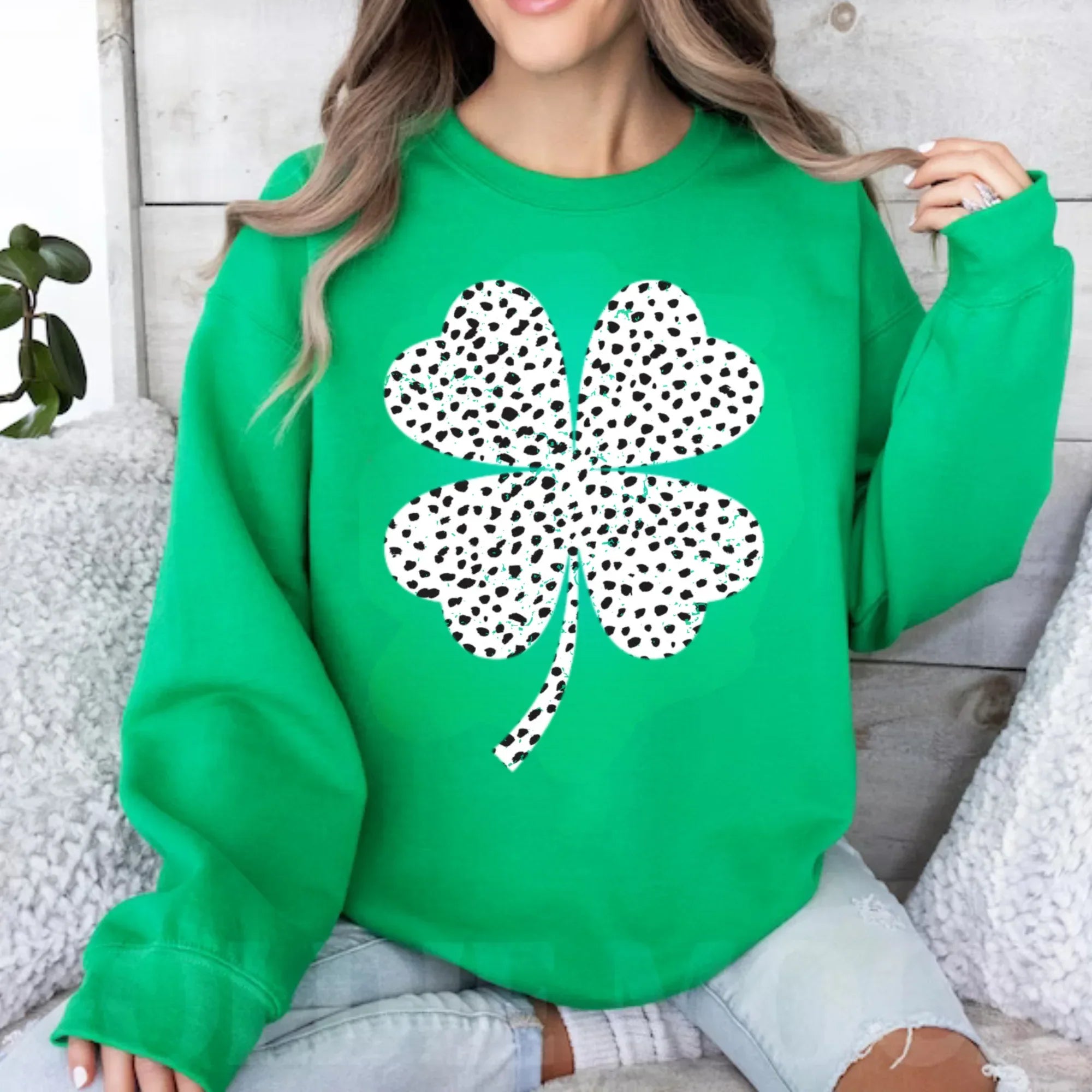 Black and White Clover Graphic Tee - Merch Girls