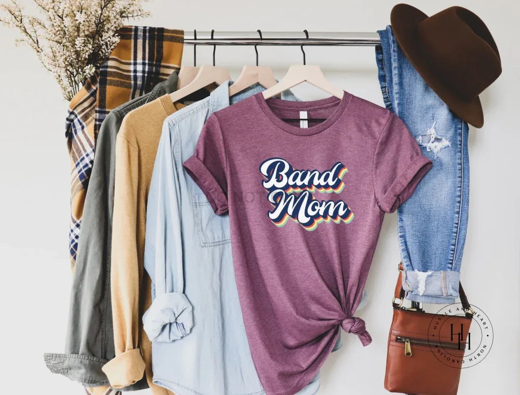Retro Text 'Mom' Graphic Tee - Merch Girls